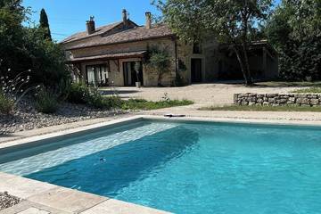 Location de vacances pour 10 personnes, avec jardin ainsi que terrasse et piscine à Grane