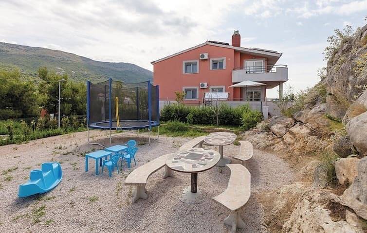 Luxury villa Liberta near Split, private pool in Podstrana, Condado de Split-Dalmacia