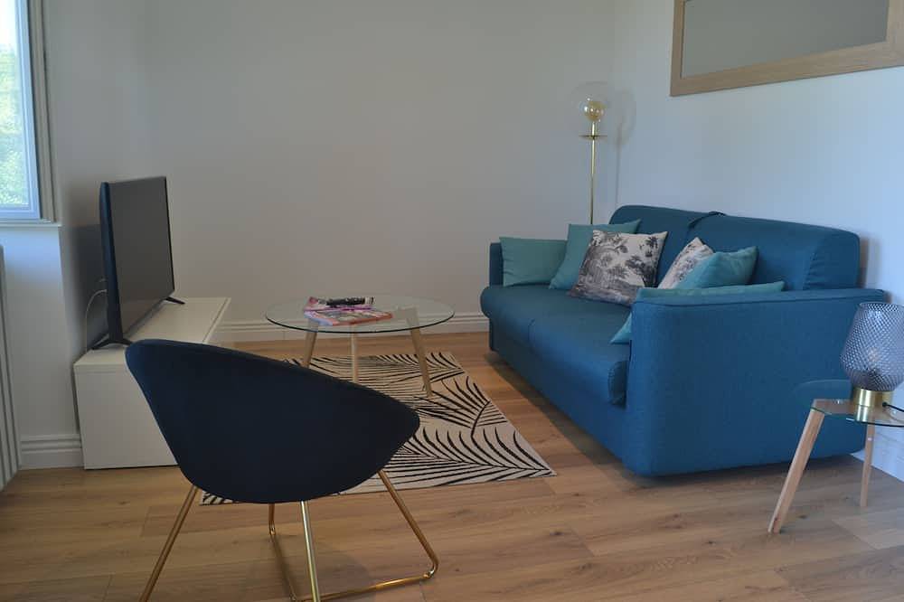 Entire apartment, Le Bompard*** 50 m² Art Deco villa with garden in Rodez, Massif Central