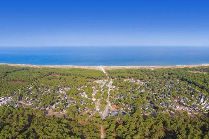 Camping für 6 Personen, mit Terrasse und Garten sowie Kinderpool und Pool in Vendays-Montalivet