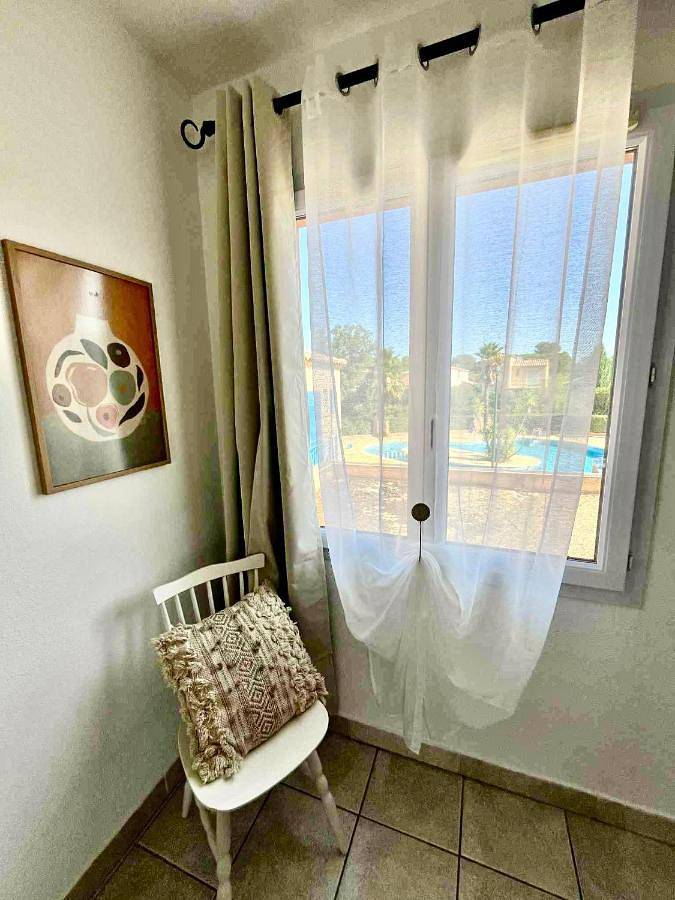 Gîte pour 4 personnes, avec vue et terrasse ainsi que piscine et bassin pour enfant dans Golf de Saint-Thomas - 4