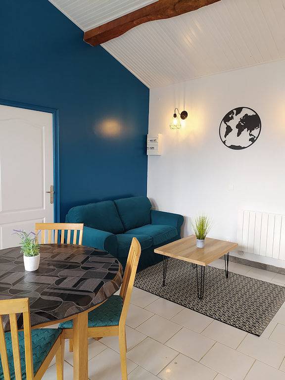 Gîte pour 5 personnes, avec jardin ainsi que piscine et terrasse à Gémozac - 4