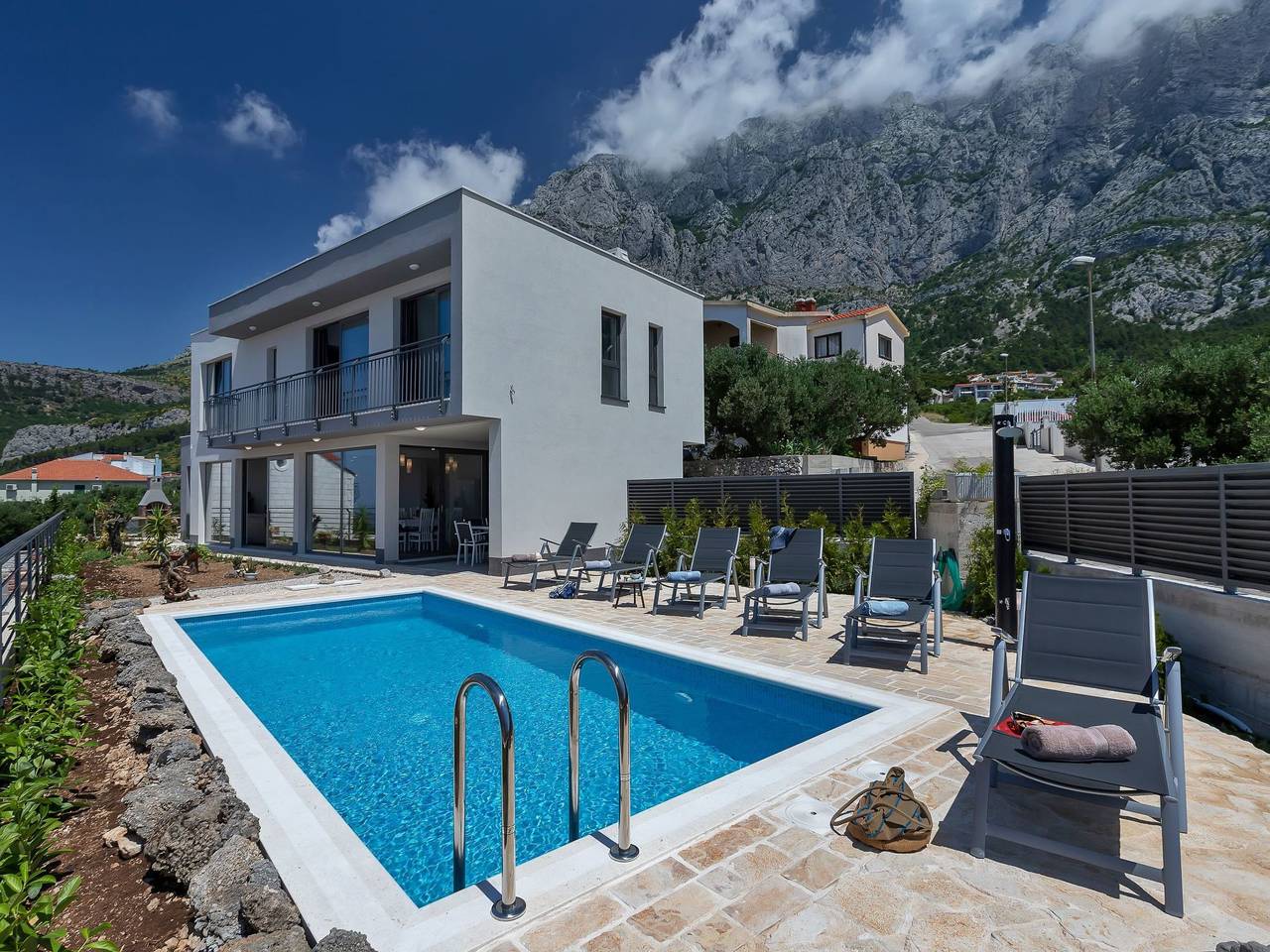 Moderne Villa Smart mit Pool und Meerblick in Veliko Brdo, Makarska
