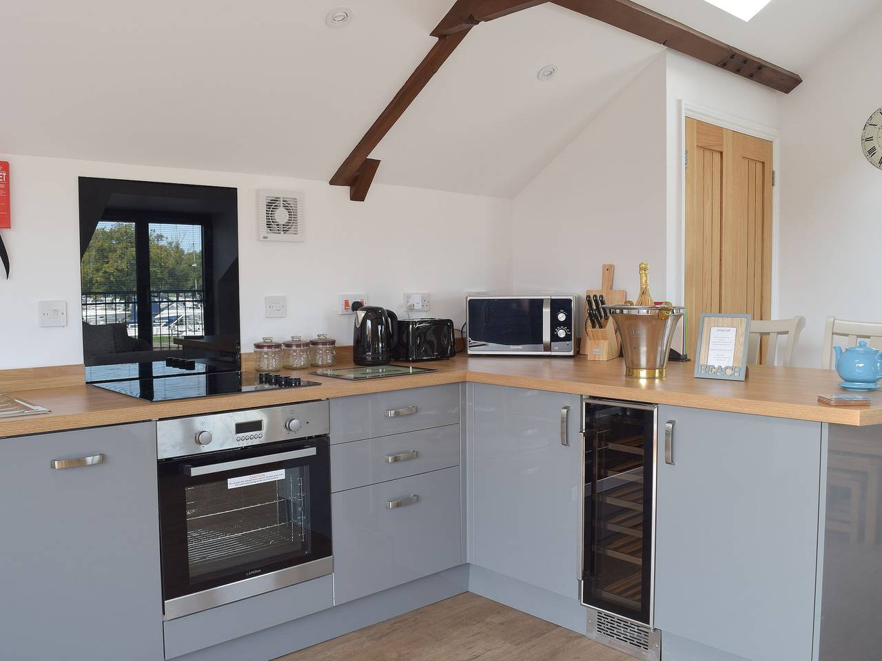 Derby's Loft in Gillingham, Sunrise Coast