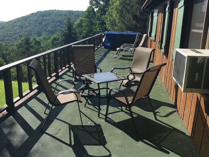 Vacation house for 7 people, with hot tub and yard in North Carolina