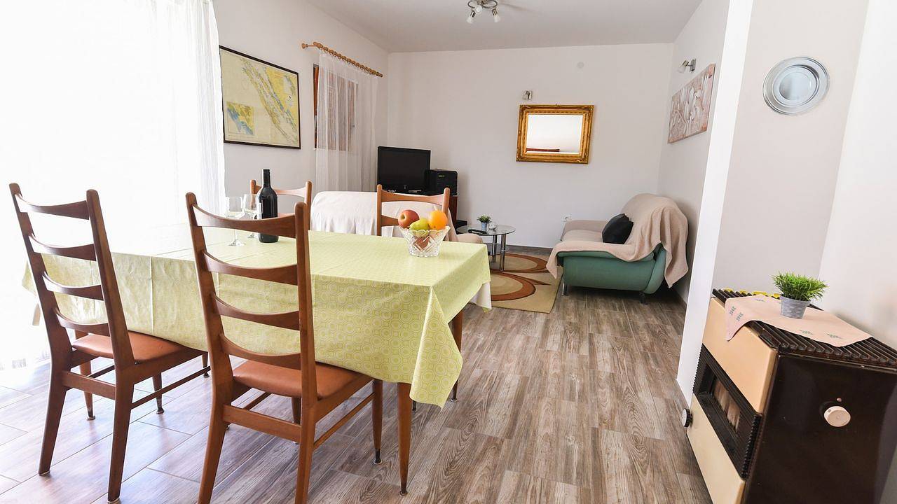 Ferienhaus für 5 Personen (90 m²) in Veli Iž in Zadar (Kommun), Iz