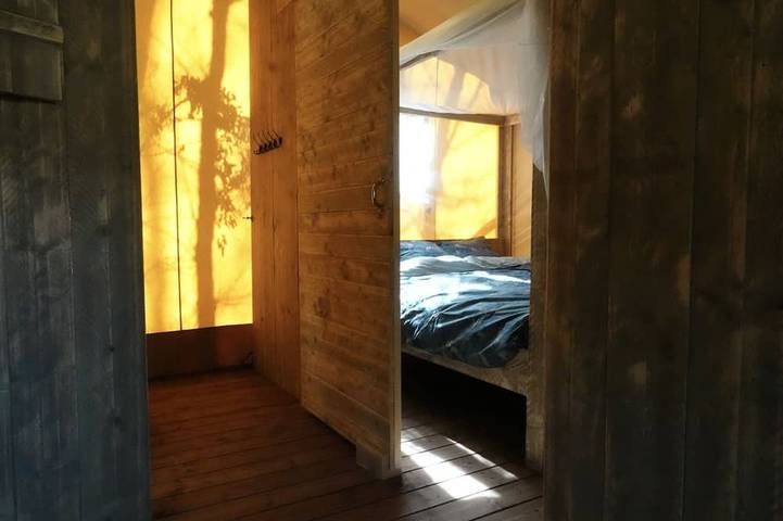 Chalet pour 6 personnes, avec Terrasse ainsi que Jardin et Piscine