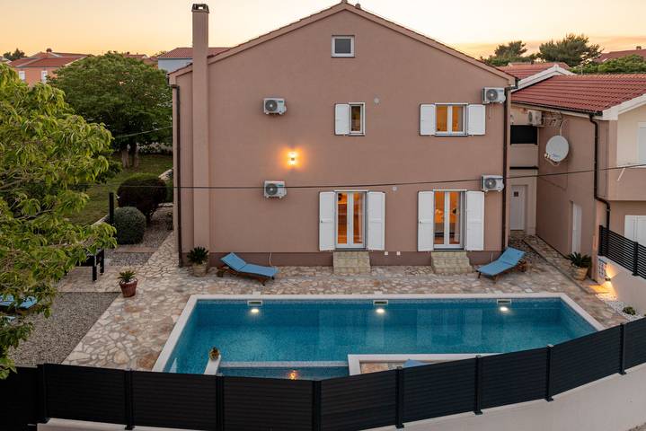 Villa pour 14 personnes, avec terrasse et jardin à Nin - 4