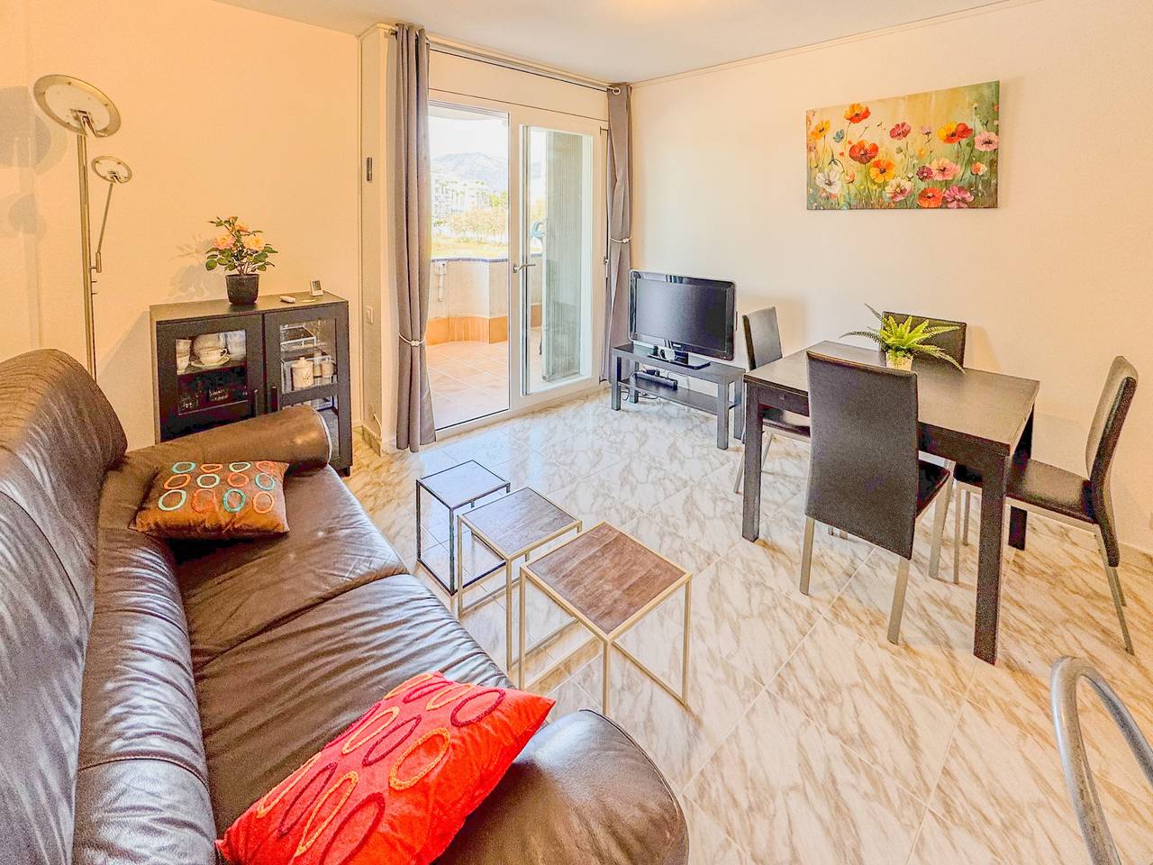 Entire apartment, Holiday apartment for 6 people with terrace in Santa Margarida, Roses