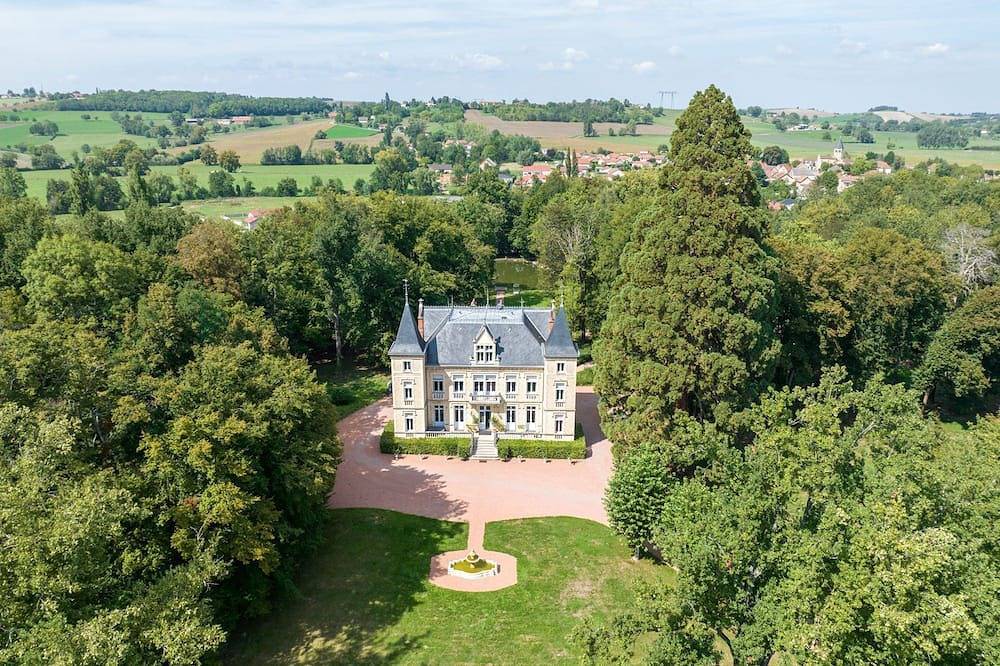 Chateau Des Daims - Six Chambres , Couchages 12 in Magnet, Région de Vichy