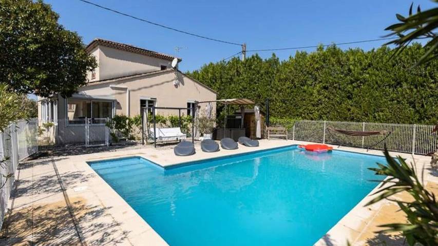 Vakantiewoning voor 14 personen, met tuin en zwembad in Pernes-les-Fontaines