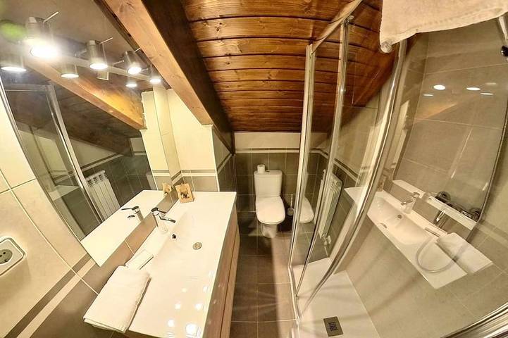 Ganze Wohnung, Light penthouse - tucasaenlospirineos in Escarrilla, Sallent de Gállego
