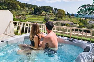 Gîte pour 2 personnes, avec jacuzzi ainsi que terrasse et jardin à Solliès-Pont