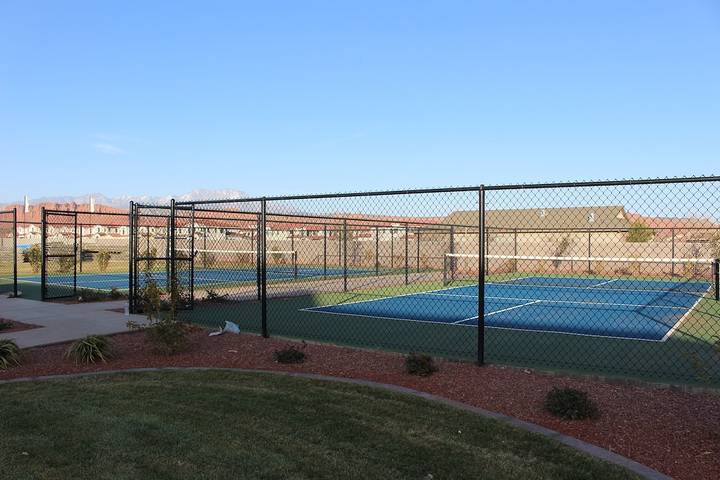 Vacation house for 10 people, with yard and hot tub in Zion National Park