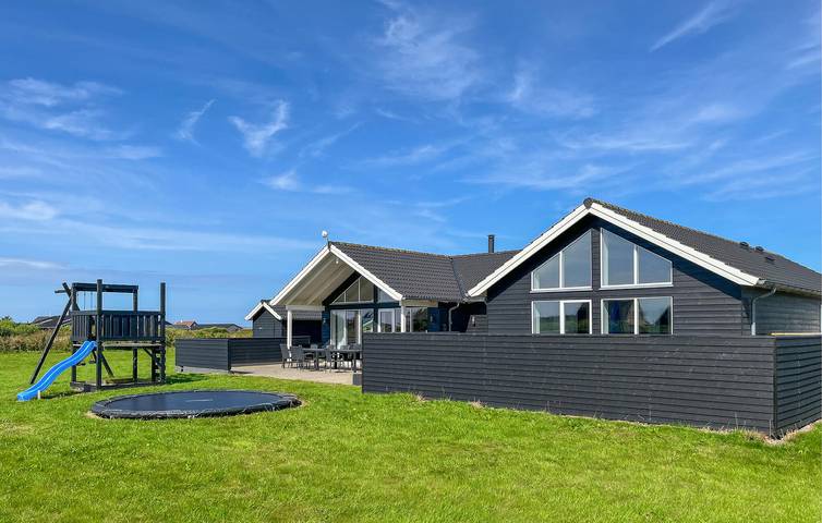 Ferienhaus für 18 Personen, mit Terrasse und Whirlpool sowie Garten und Sauna