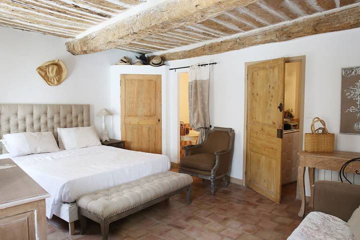 Location de vacances pour 4 personnes, avec terrasse à Collobrières