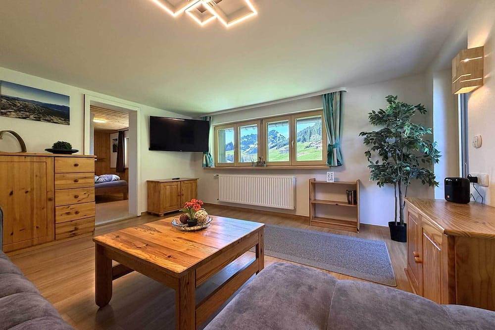 Ganze Wohnung, Ferienwohnung mit zwei Schlafzimmern und Terrasse in Hirschegg Kleinwalsertal, Mittelberg