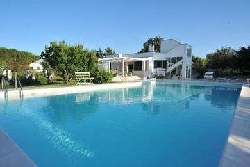 Villa pour 8 personnes, avec jardin ainsi que vue et piscine à Polignano a Mare