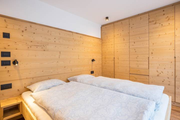 Ganze Wohnung, Ferienwohnungen "Armeri Black Dolomites" mit Bergblick, Terrasse & Wlan in San Vigilio di Marebbe, Enneberg
