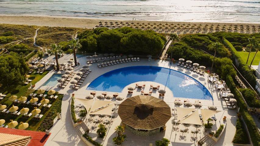 Hôtel pour 2 personnes, avec sauna et bassin pour enfant ainsi que jardin et piscine, animaux acceptés