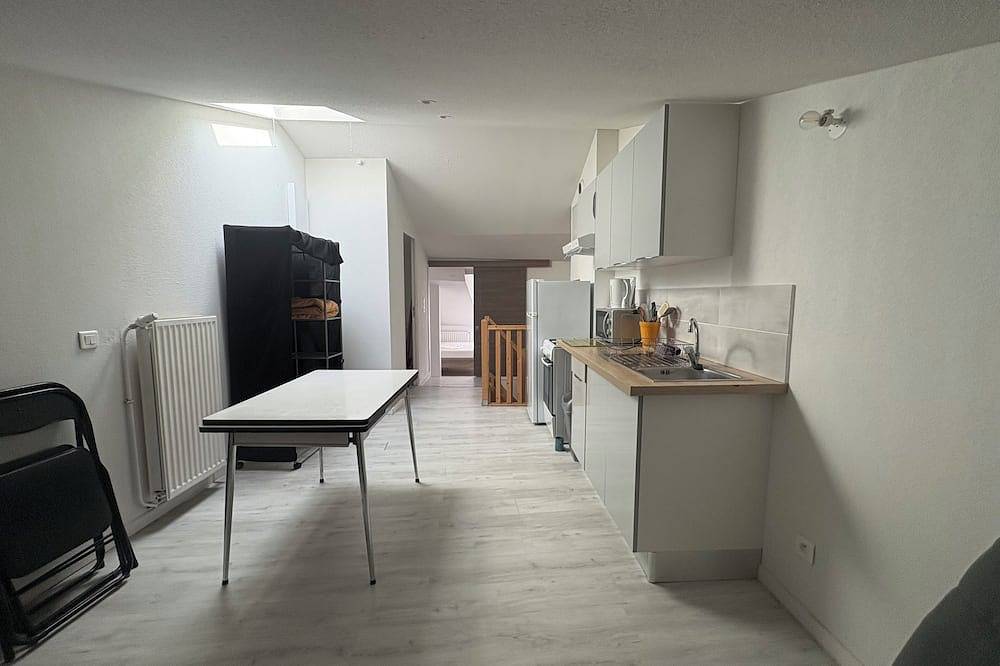 Apartamento entero, T2 attic apartment in the center of Tallard in Tallard, Gap region