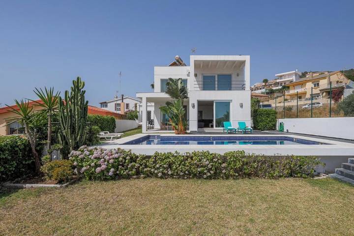 Casa rural para 8 personas, con Balcón y Terraza además de Jardín y Piscina en Algeciras - 2