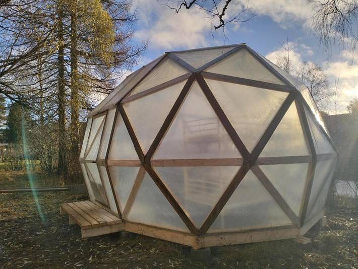 Tente pour 6 personnes, avec jardin et sauna