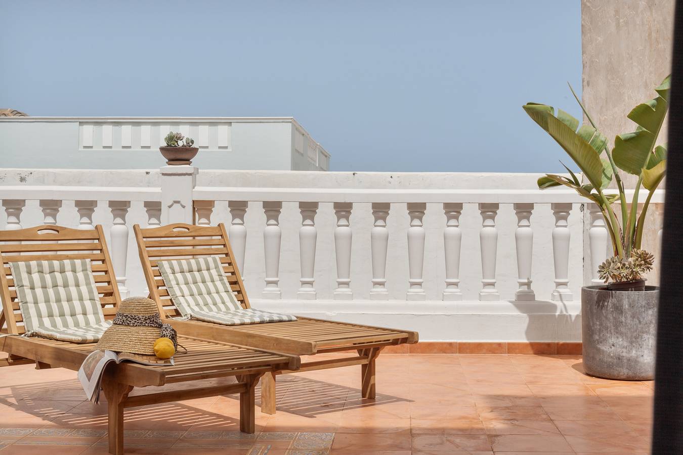Appartement entier, Vacances 'Nomad Retreat' avec terrasse privée, jardin privé et Wi-Fi in Los Pozos, Puerto del Rosario