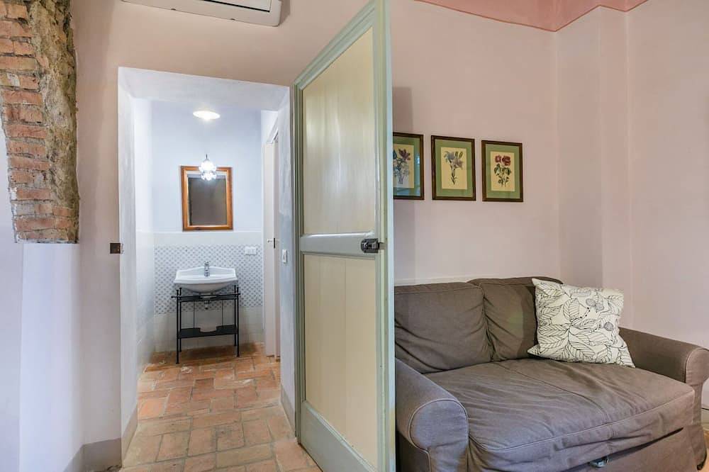 Entire apartment, Nice apartment for 3 people with A/C, Wifi, pool and pets allowed in Etruscan Coast