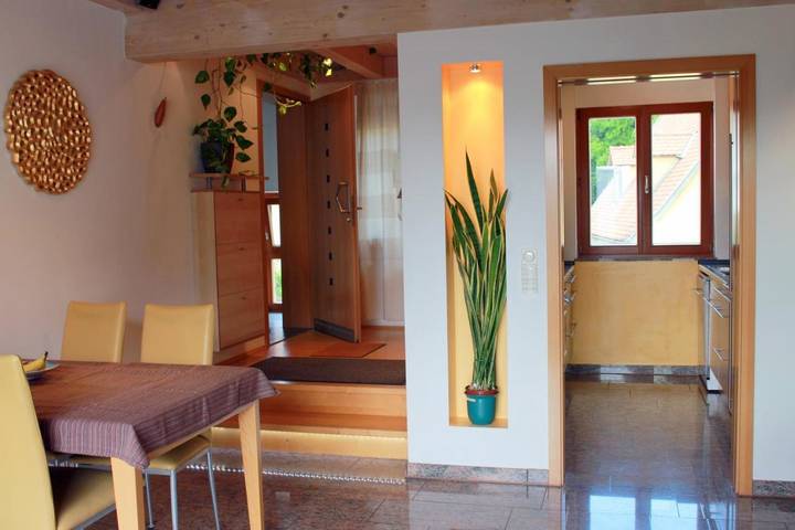 Ferienwohnung für 6 Personen, mit Balkon und Terrasse sowie Ausblick in Erlangen