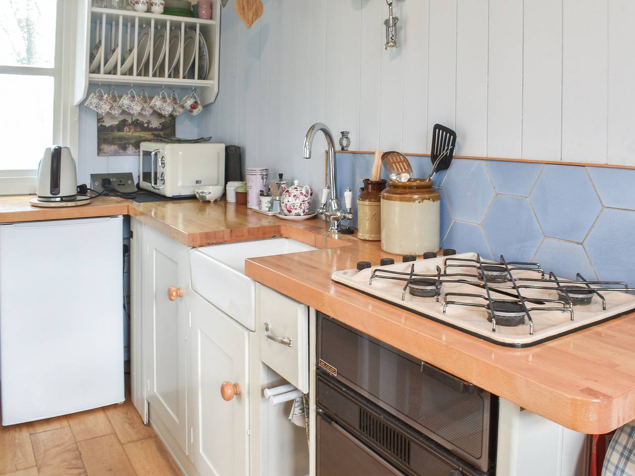 Farmhouse Garden Shepherds Hut in Frensham, Surrey