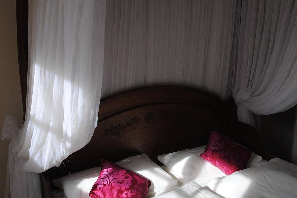 Fabulous apartment in the east wing of the historical castle Wiesenburg in Wiesenburg/ Mark, Fläming Heath