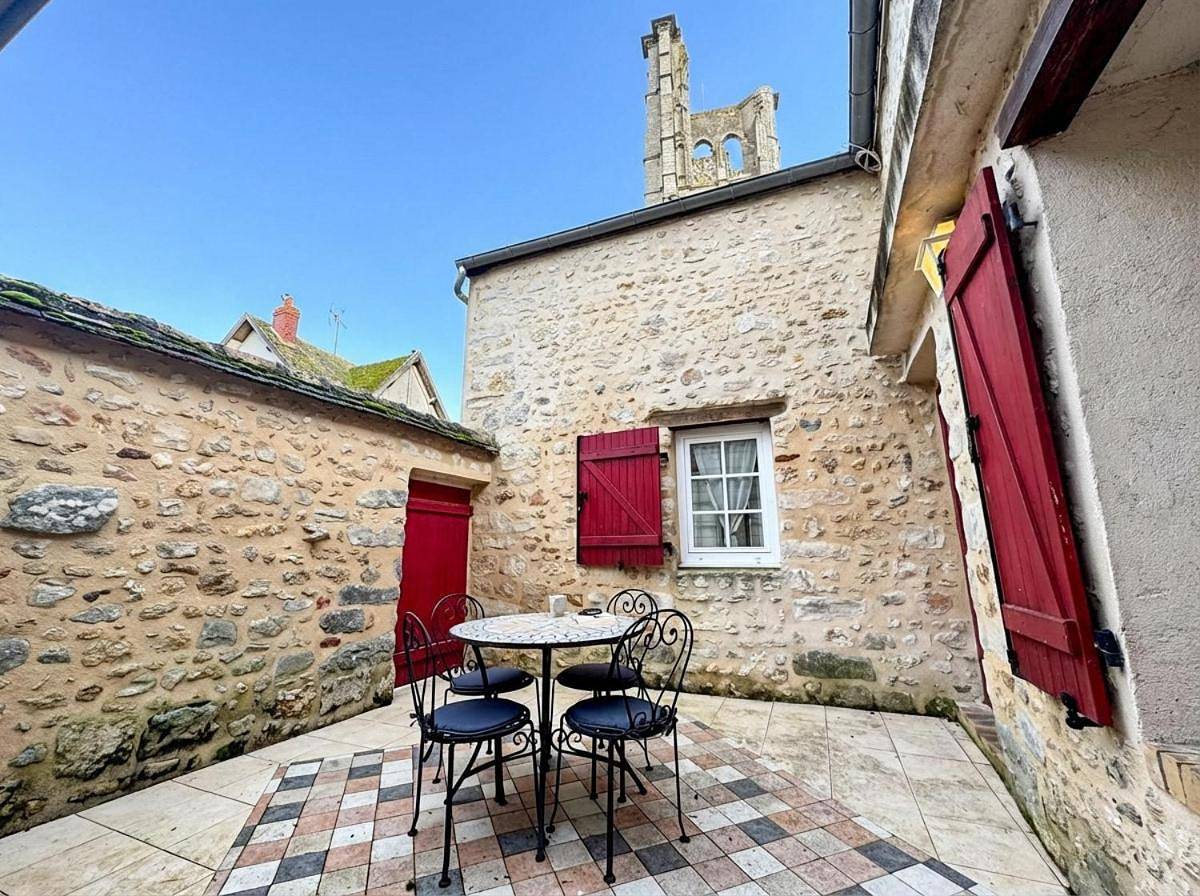 Charmante maison en coeur de village proche forêt Fontainebleau in Larchant, Parc naturel régional du Gâtinais français