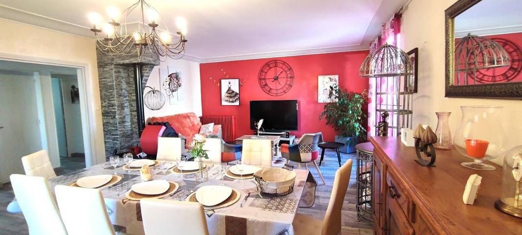 Location de vacances pour 6 personnes, avec jardin et balcon à Badefols-d'Ans