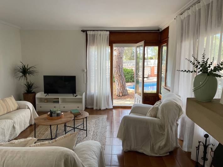 Ferienhaus 'Rocaclara' mit privatem Pool, Garten und WLAN in Mont-ras, Costa Brava