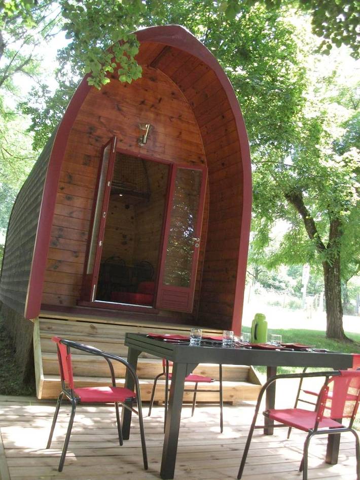 Gîte pour 4 personnes, avec Terrasse ainsi que Jardin et Vue à Saint-Laurent-d'Olt