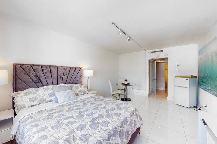 Hôtel pour 2 personnes, avec jacuzzi et bassin pour enfant ainsi que piscine et terrasse