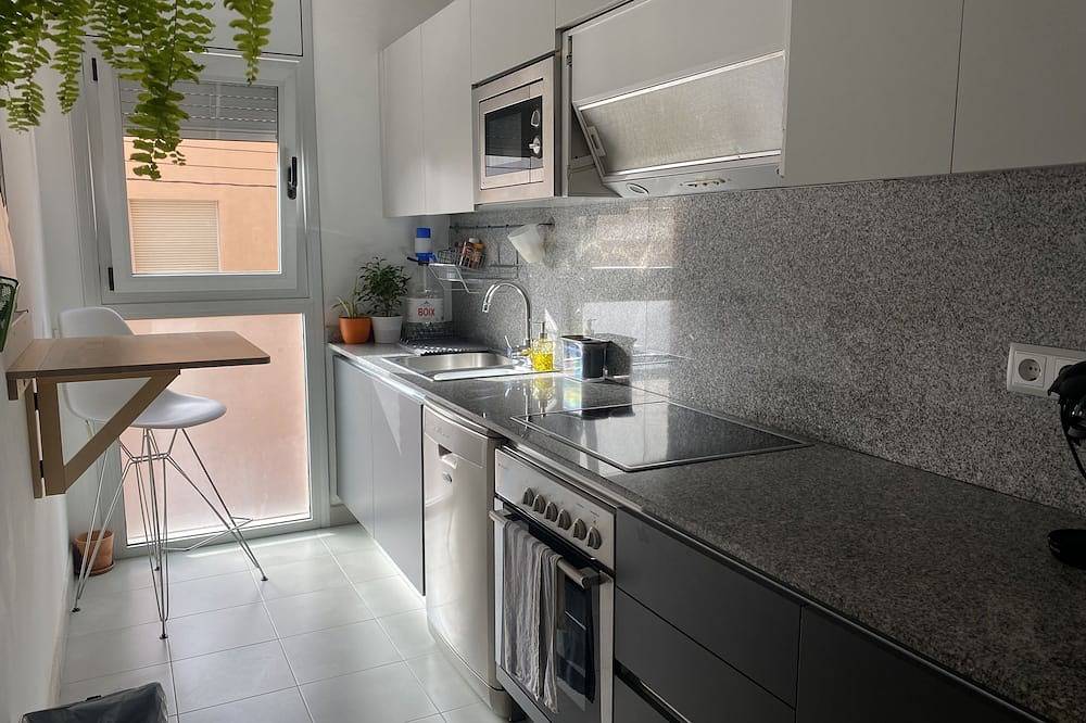 Appartamento intero, Sunny Family Comfort. Parking and Wi-Fi in Terrassa, Barcellona entroterra