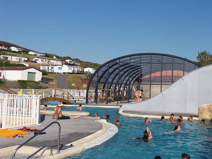 Camping La Falaise - Hébergement 4 personnes - Quilles en l air 3/4 in Équihen-Plage, Région de Boulogne-sur-Mer