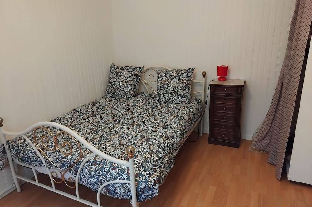 Oasis of Calm: Charming and Peaceful Country House with Children's Games in Morlac, Saint-Amand-Montrond