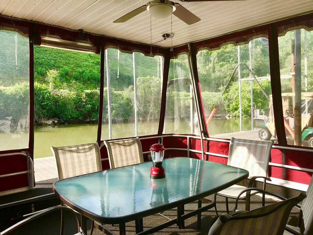 Wunderschönes 70 'Hausboot mit Partydeck auf dem Dach. Dt Knox zu Fuß erreichbar in Knoxville, Knox County (TN)