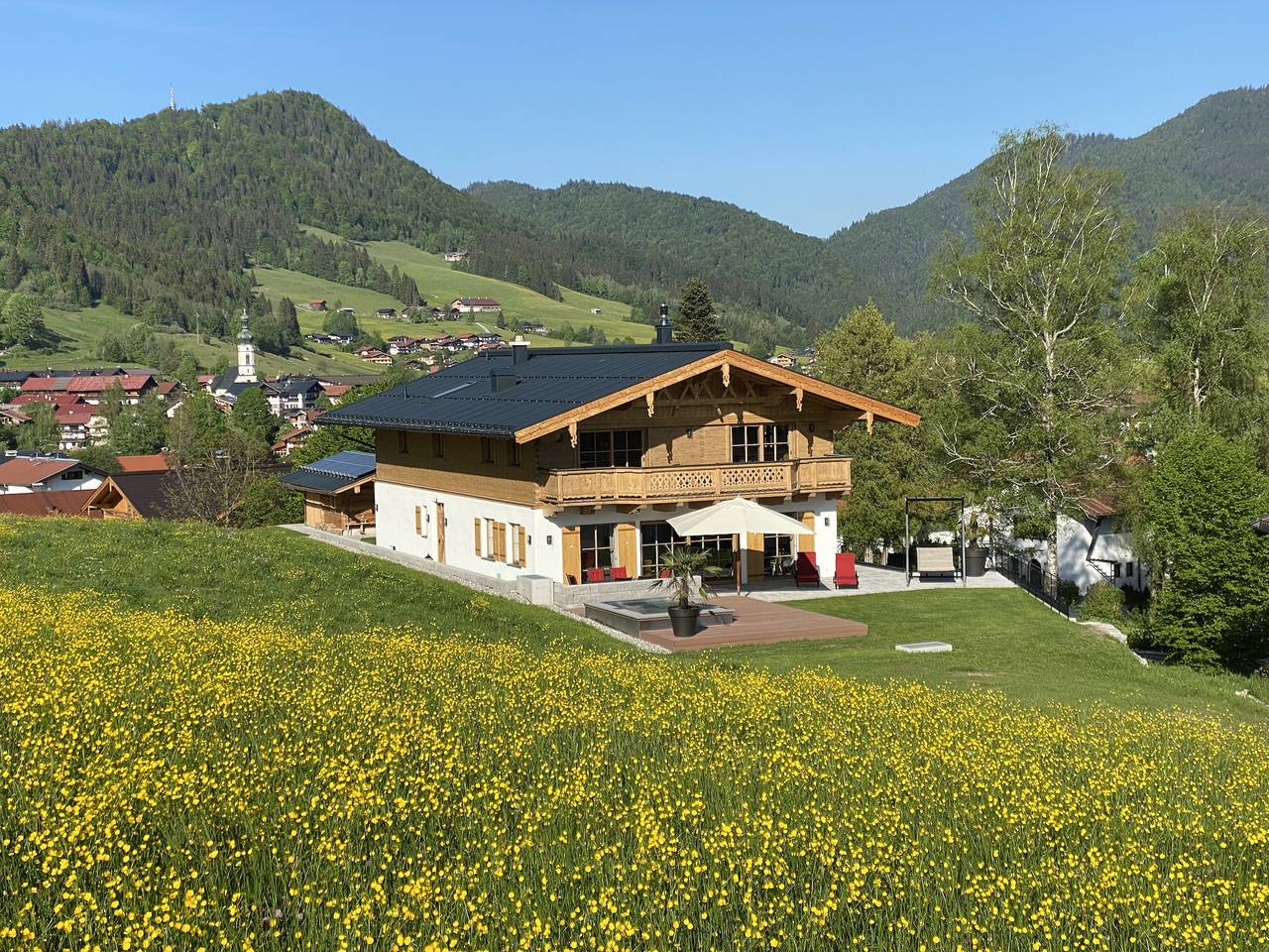 Chalet am Wetterkreuz - Luxus Chalet bis 6 Personen, Küche, Esszimmer, Wohnzimmer, 3 Schlafzimmer, 3 Bäder, Tiefgarage, Pool in Reit im Winkl, Bayerische Alpen