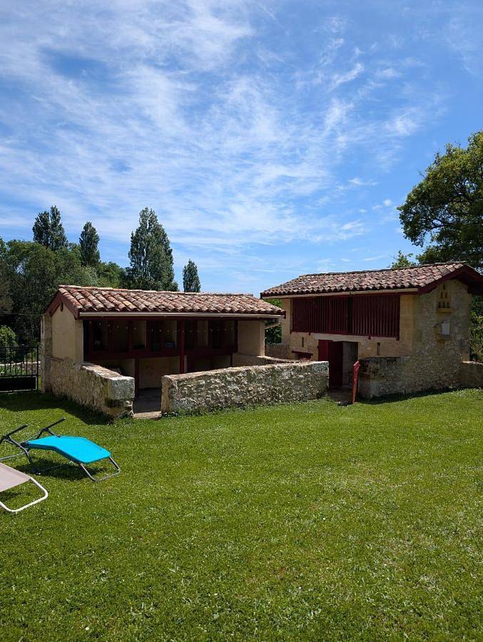 Maison de campagne 8 couchages avec piscine et lacs in Sainte-Radegonde, Région de Libourne