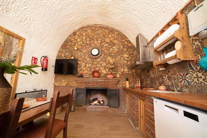 Location de vacances pour 5 personnes, avec jardin ainsi que vue et piscine, animaux acceptés à Guadix