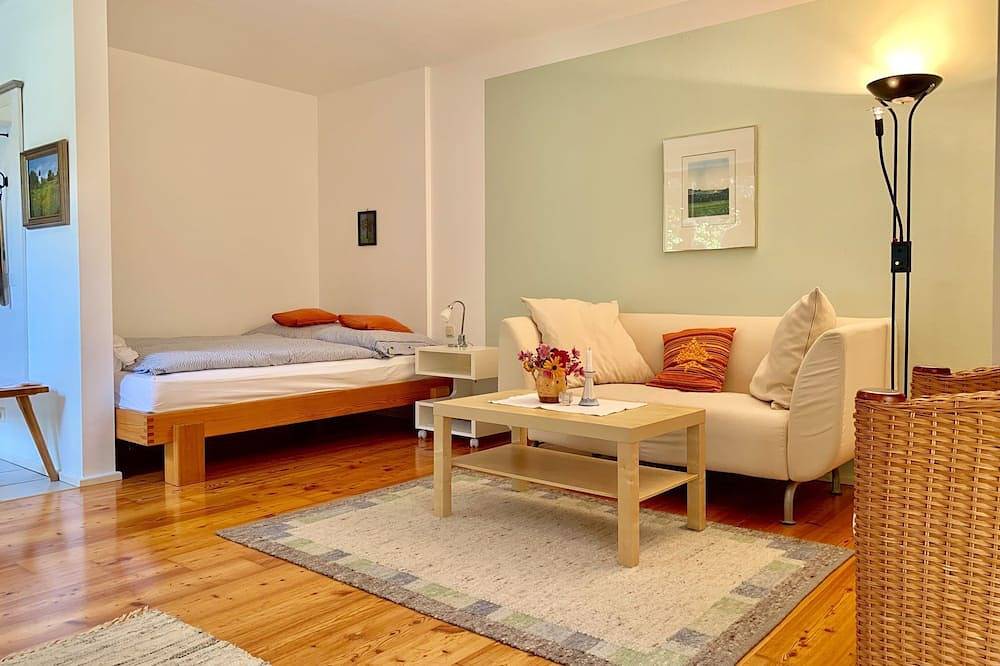 Ganze Wohnung, Ferienwohnung 40m², Erdgeschoss, Wohn/Schlafraum mit Kochnische, Terrasse, W-Lan in Wildenwart, Frasdorf