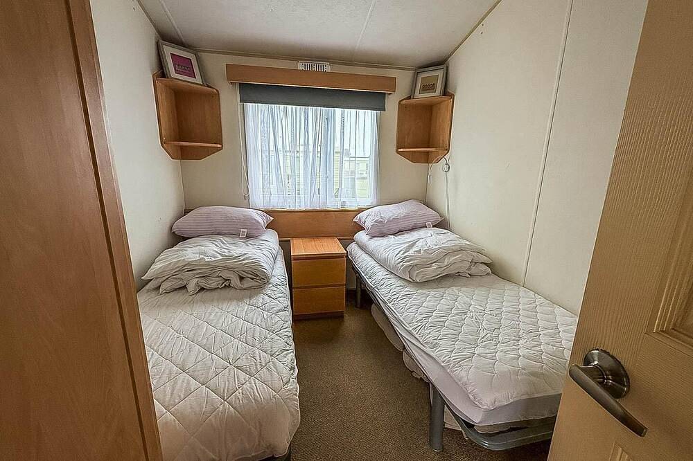 4 berth caravan for hire at Sunkist Holiday Park near Skegness in Anderby, Lincolnshire