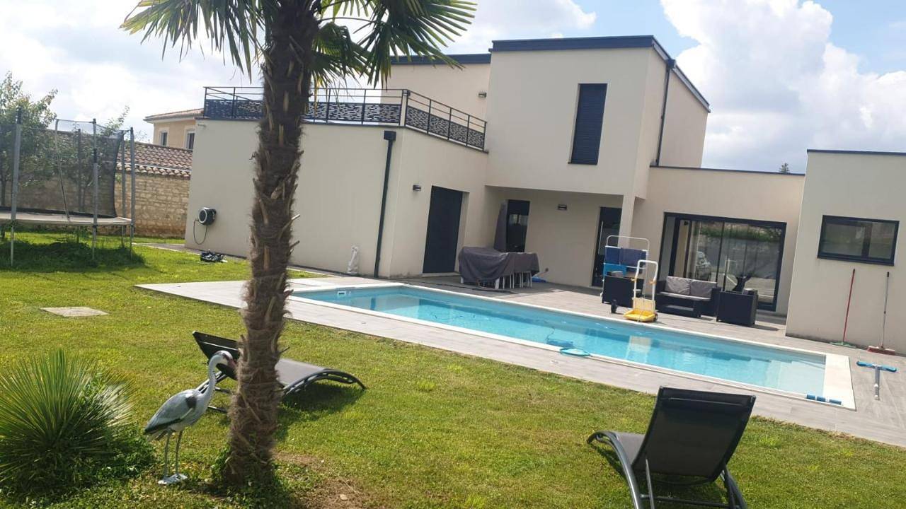 Location villa moderne piscine in Mâcon, Région de Mâcon