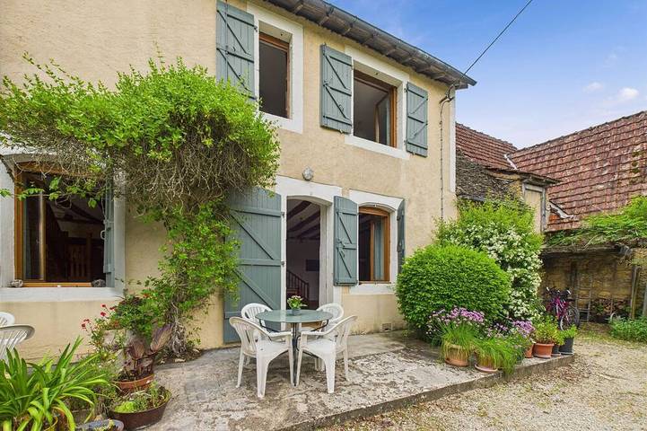 Maison de campagne pour 4 personnes, avec jardin et piscine à Montignac