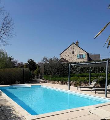 Cottage pour 2 personnes, avec jardin ainsi que terrasse et piscine à Crozon-sur-Vauvre