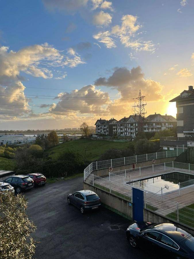 Apartamento entero, Piscina gran jardin y dos baños 10 minutos playa Laredo in Bárcena de Cicero, Costa de Cantabria